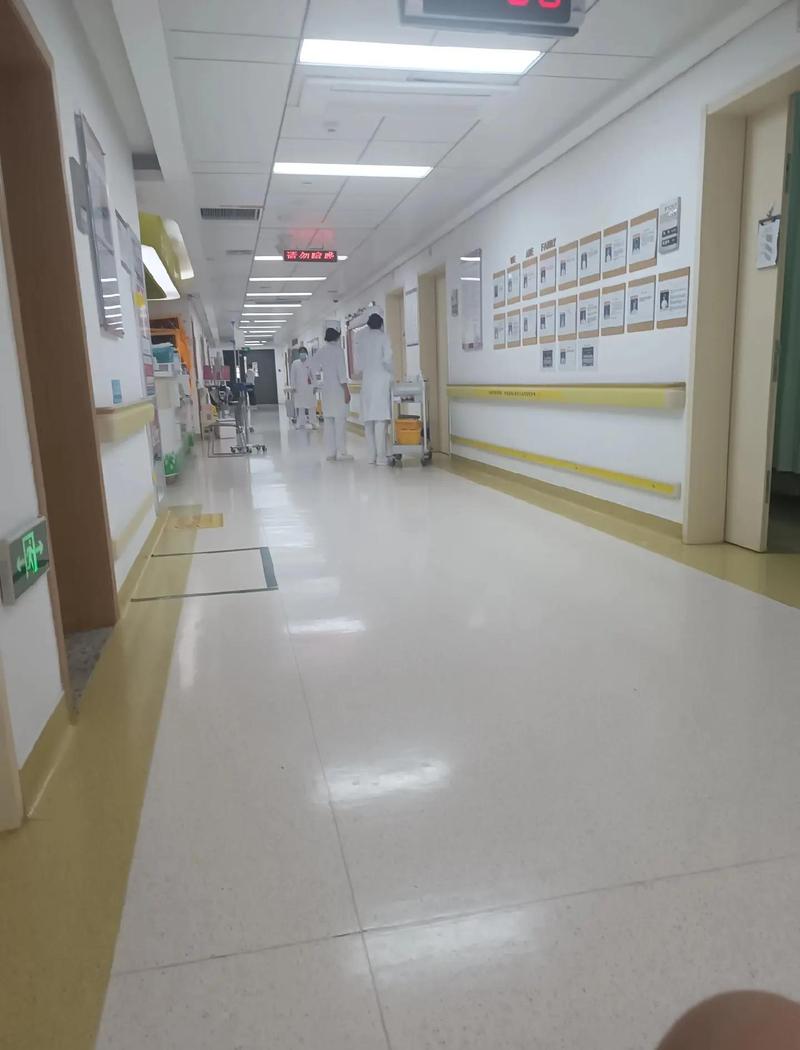 医院留观病房走廊
